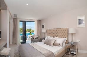 Luxury Villa Silent with Infinity Pool