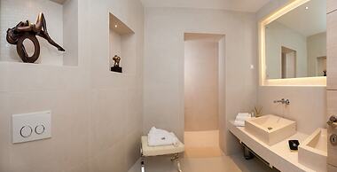 Luxury Villa Silent with Infinity Pool