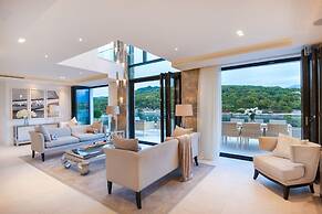 Luxury Villa Silent with Infinity Pool