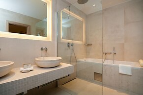 Luxury Villa Silent with Infinity Pool