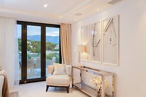 Luxury Villa Silent with Infinity Pool