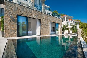 Luxury Villa Silent with Infinity Pool