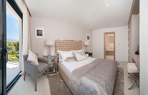 Luxury Villa Silent with Infinity Pool