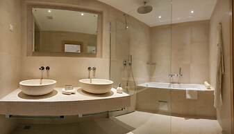 Luxury Villa Silent with Infinity Pool