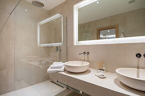 Luxury Villa Silent with Infinity Pool