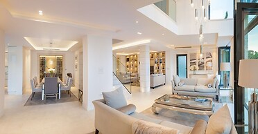 Luxury Villa Silent with Infinity Pool