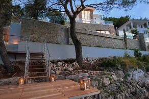 Luxury Villa Silent with Infinity Pool