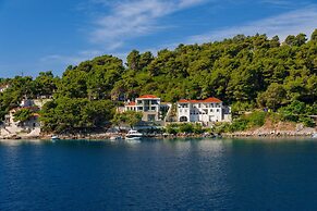 Luxury Villa Silent with Infinity Pool