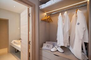 Luxury Villa Silent with Infinity Pool