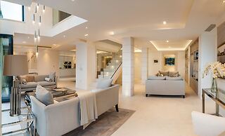 Luxury Villa Silent with Infinity Pool