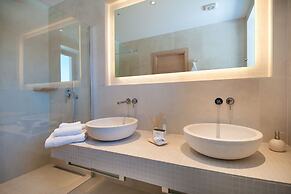 Luxury Villa Silent with Infinity Pool