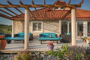 Villa Red Hacienda with Pool