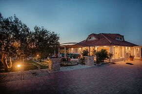 Villa Red Hacienda with Pool