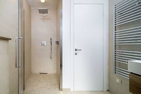 Beachfront Villa Grey Martini with Pool