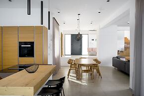 Beachfront Villa Grey Martini with Pool