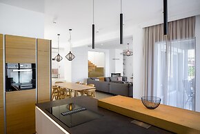 Beachfront Villa Grey Martini with Pool