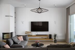 Beachfront Villa Grey Martini with Pool