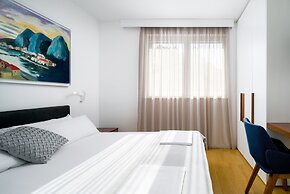 Beachfront Villa Grey Martini with Pool