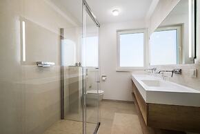 Beachfront Villa Grey Martini with Pool