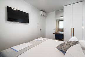 Beachfront Villa Grey Martini with Pool