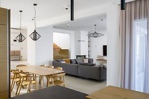 Beachfront Villa Grey Martini with Pool