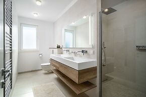 Beachfront Villa Grey Martini with Pool