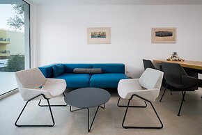 Beachfront Villa Grey Martini with Pool