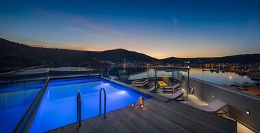 Beachfront Villa Seashell with Pool