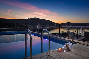 Beachfront Villa Seashell with Pool