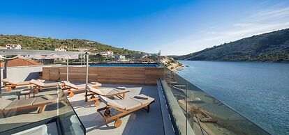 Beachfront Villa Seashell with Pool