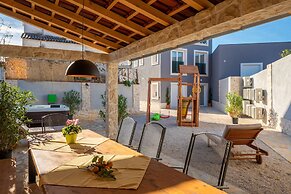Beachfront Villa Seashell with Pool