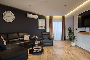 Beachfront Villa Seashell with Pool