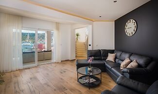 Beachfront Villa Seashell with Pool