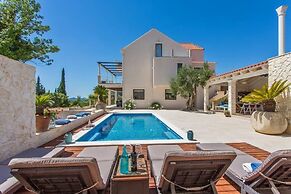 Luxury Villa Dolce Vita with Pool
