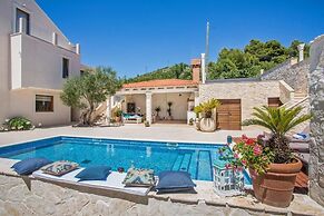 Luxury Villa Dolce Vita with Pool