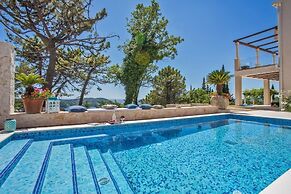 Luxury Villa Dolce Vita with Pool