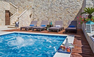 Luxury Villa Dolce Vita with Pool