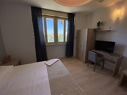 Integrated Hotel Arbia - Villa Magdalena