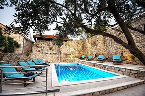 California Apartments II