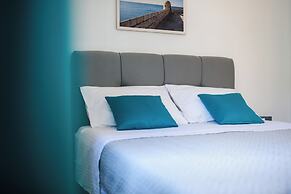 California Apartments II