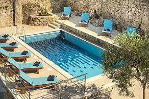 California Apartments II