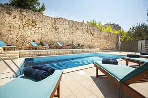 California Apartments II