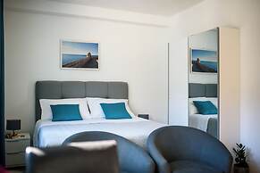 California Apartments II