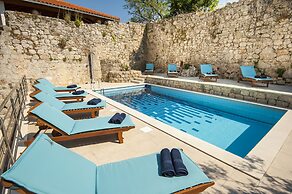 California Apartments II