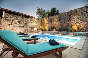 California Apartments II