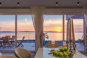 Luxury Villa White Velvet with Pool