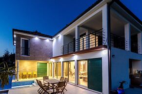 Luxury Villa White Velvet with Pool