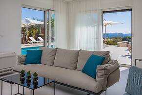 Luxury Villa Romeo with Heated Pool