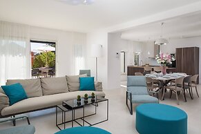 Luxury Villa Romeo with Heated Pool