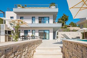 Luxury Villa Romeo with Heated Pool